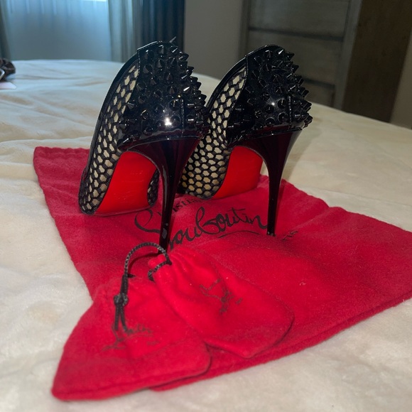 Authentic Christian Louboutin Black Patent/Knot Heel - Picture 6 of 8
